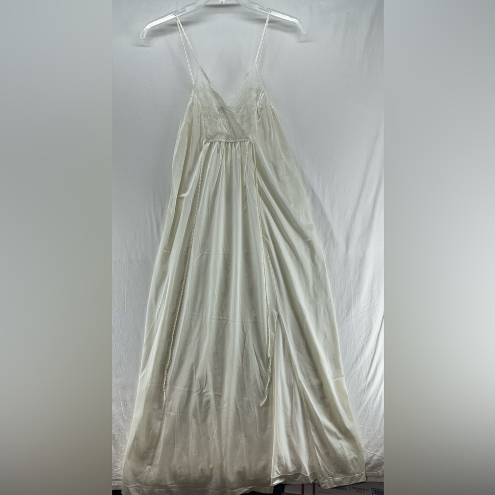 Vintage GILEAD Long Nylon Ivory Satin Negligee NightGown Slit Lace Trim Womens M